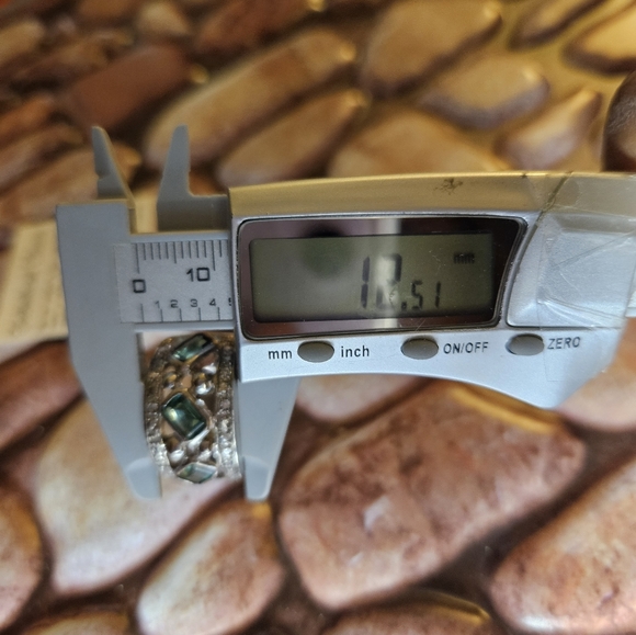 Green Quartz (.9tcw) Platinum Technibond Size 7 Ring with Warranty - Picture 6 of 13